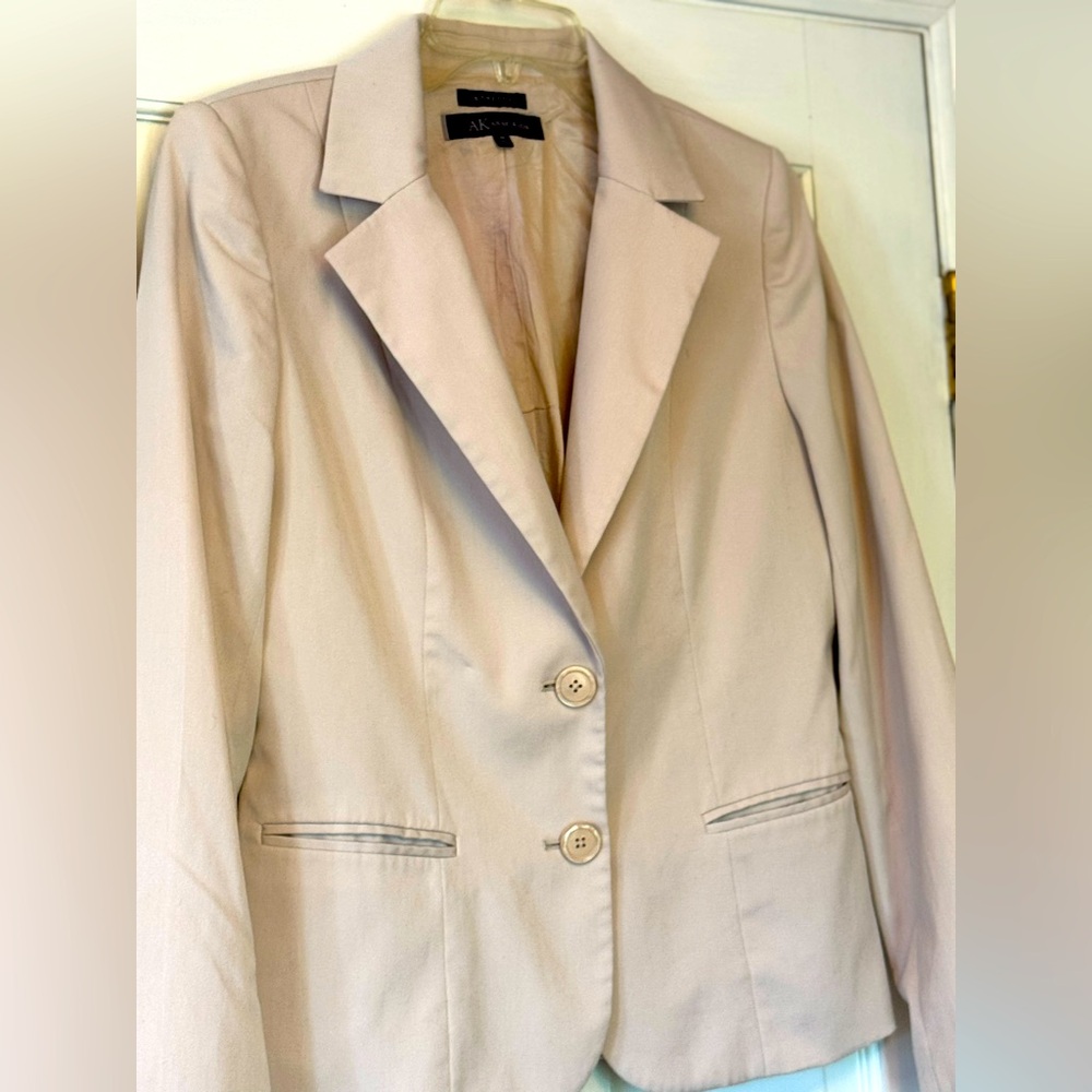 Anne Klein Cream Tailored Blazer with Notched Lapels